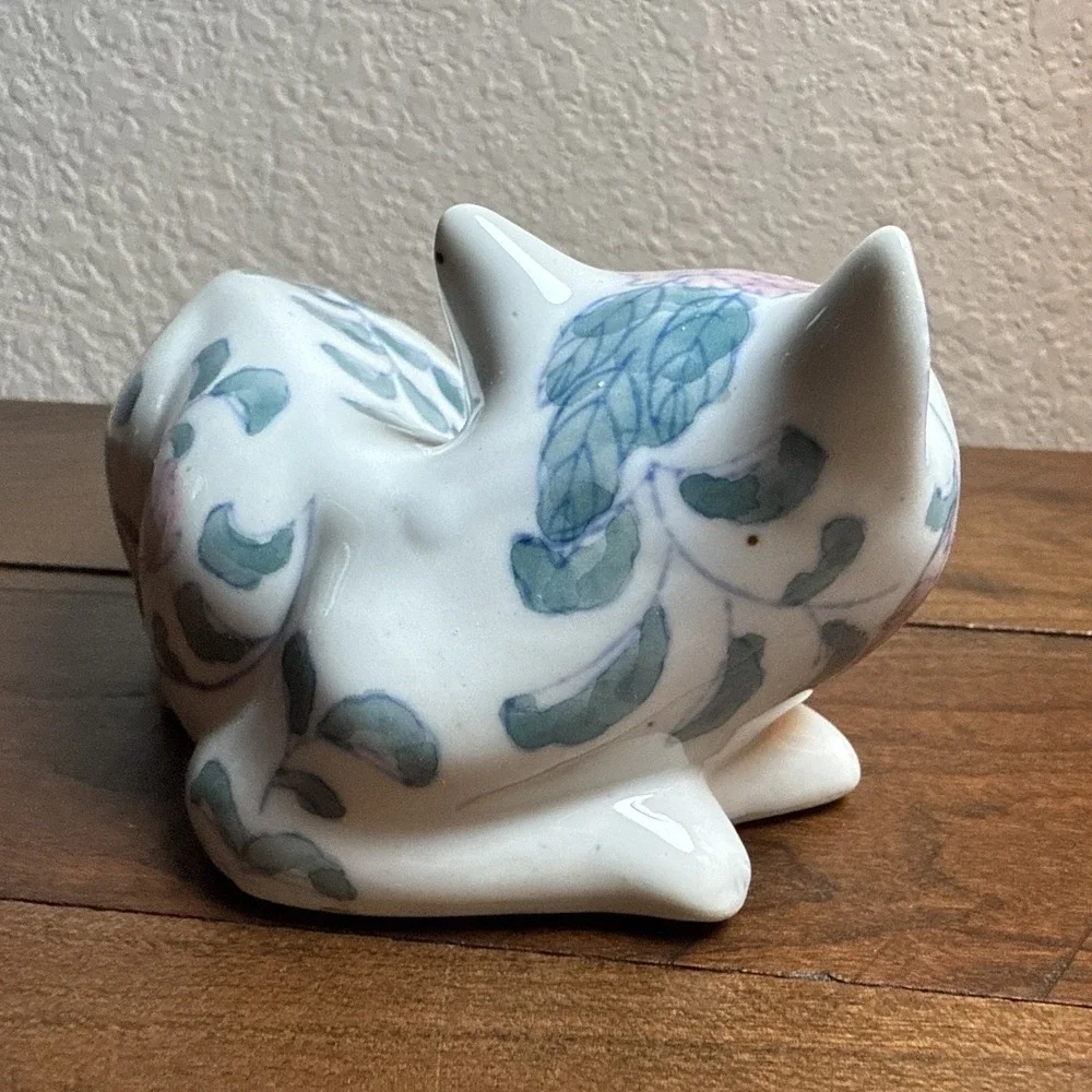 Vintage cat figurine white cat Green Ivy Flowers